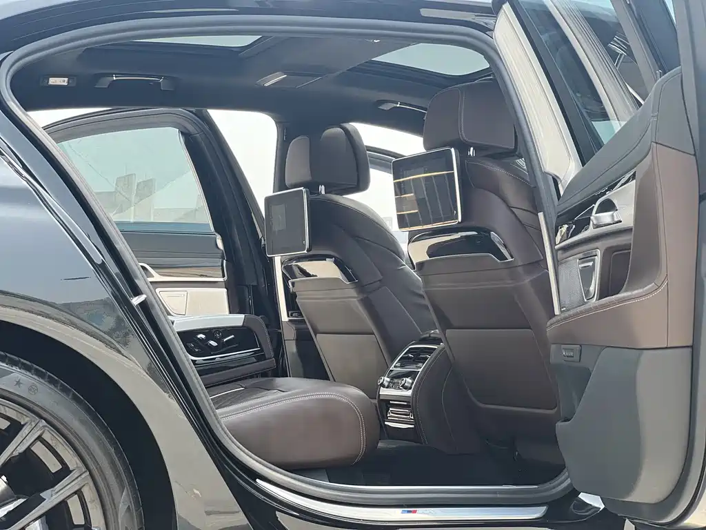 BMW 7 Series 7 2022 740Li xDrive Executive M Sport