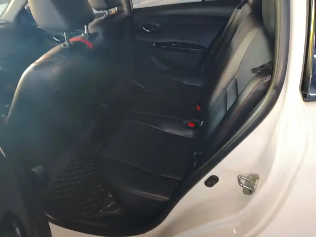 Toyota Yaris L — миниатюра 17