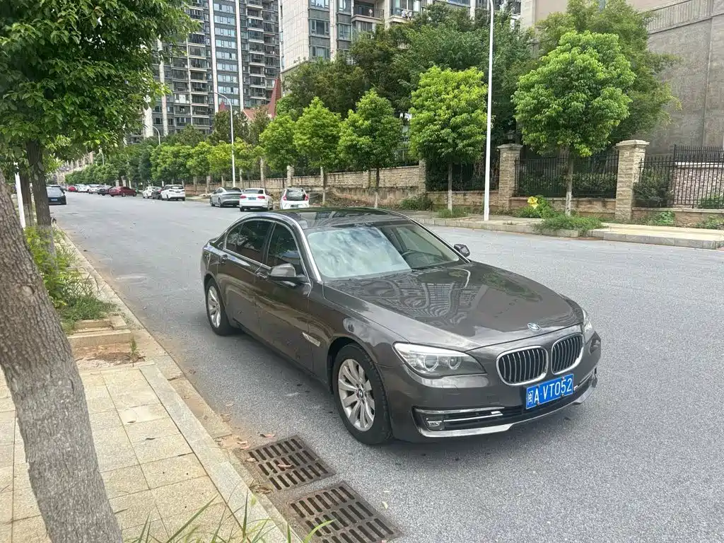 BMW 7 Series — миниатюра 2
