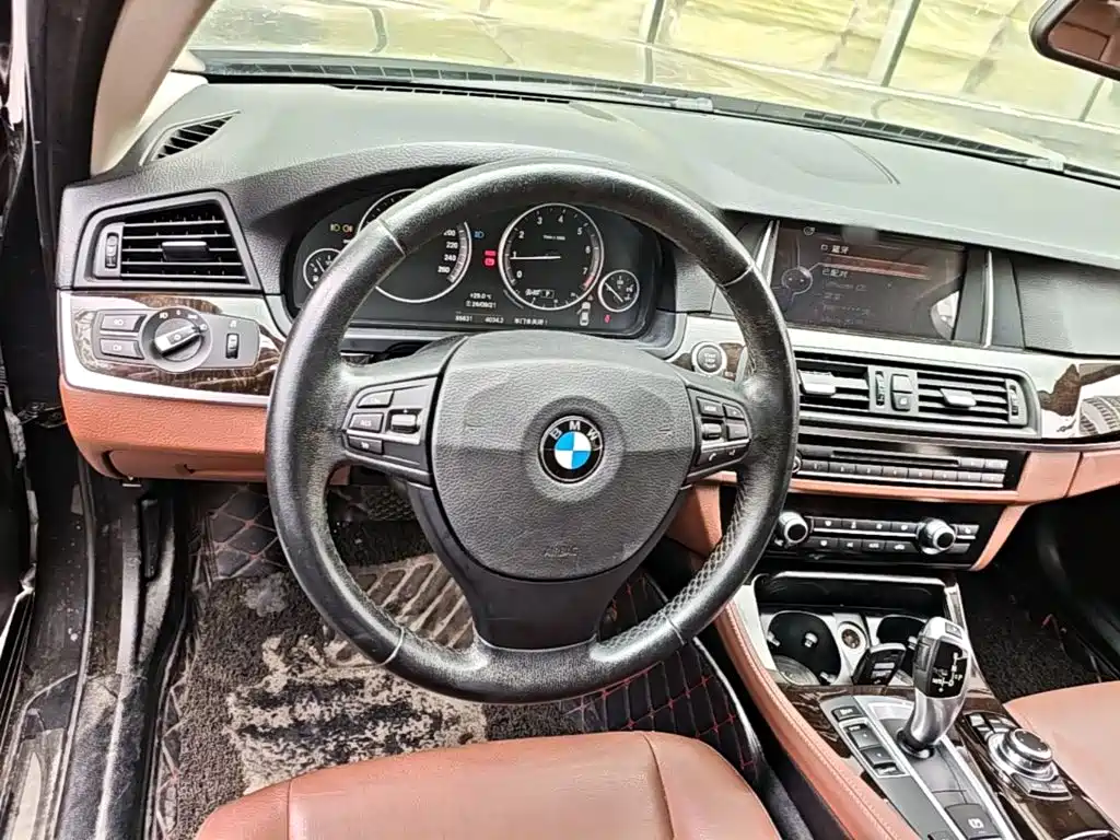 BMW 5 Series — миниатюра 11