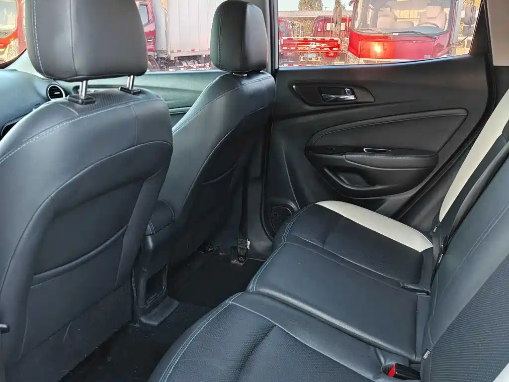 Changan CS15EV — миниатюра 8