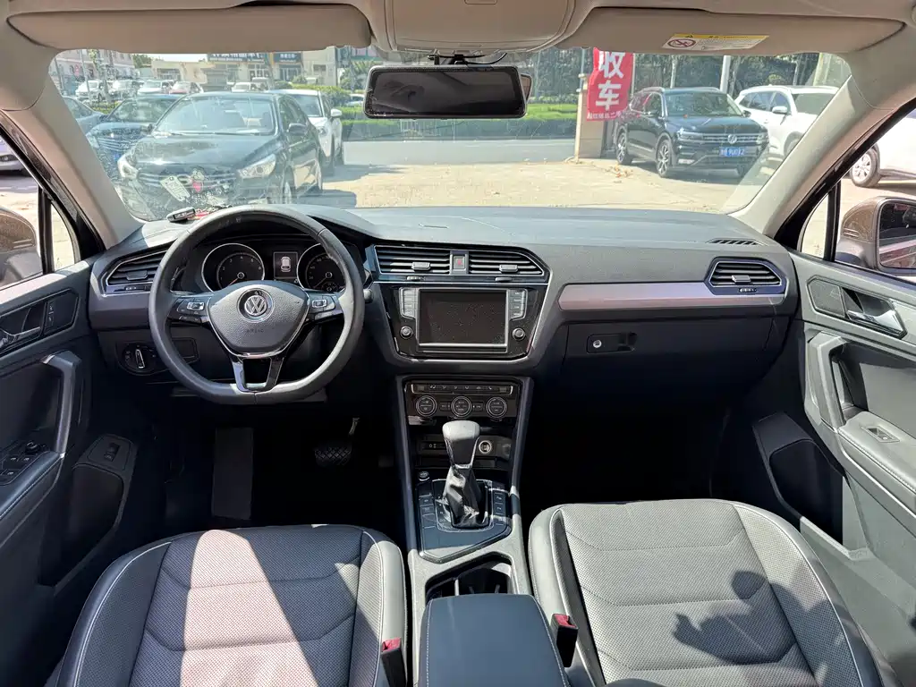 Volkswagen Tiguan L — миниатюра 11
