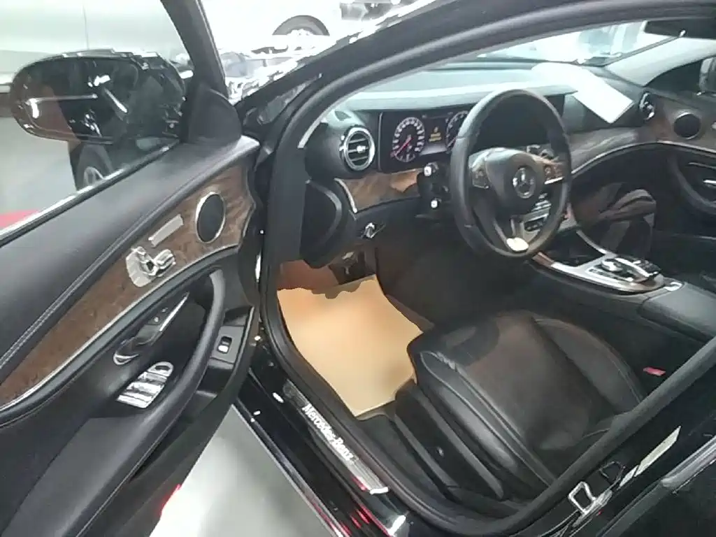 Mercedes-Benz E-Class — миниатюра 16