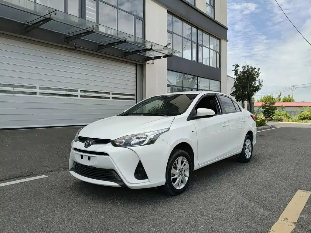 Toyota Yaris L — миниатюра 2