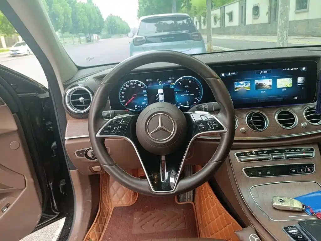 Mercedes-Benz E-Class — миниатюра 3
