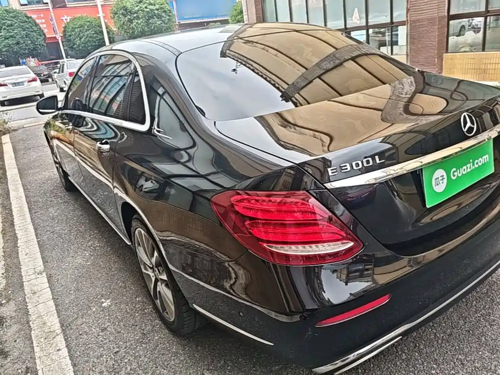 Mercedes-Benz E-Class — миниатюра 5