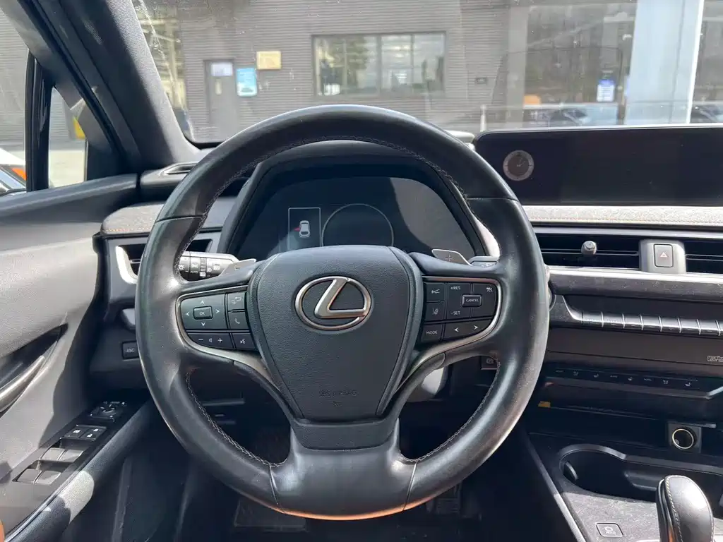 Lexus UX New Energy — миниатюра 9