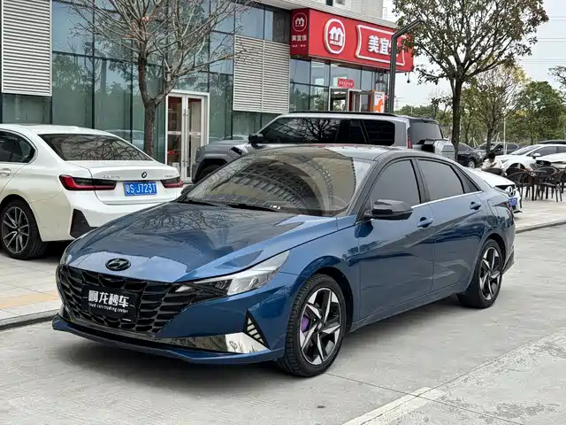 HYUNDAI ELANTRA