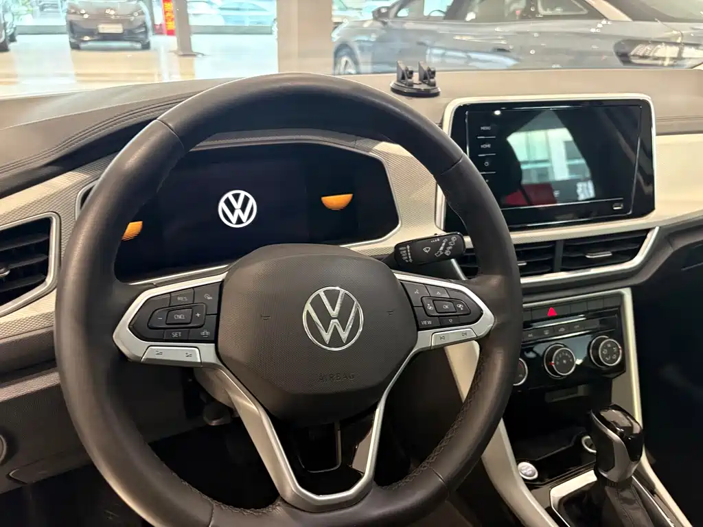 Volkswagen T-Roc — миниатюра 10