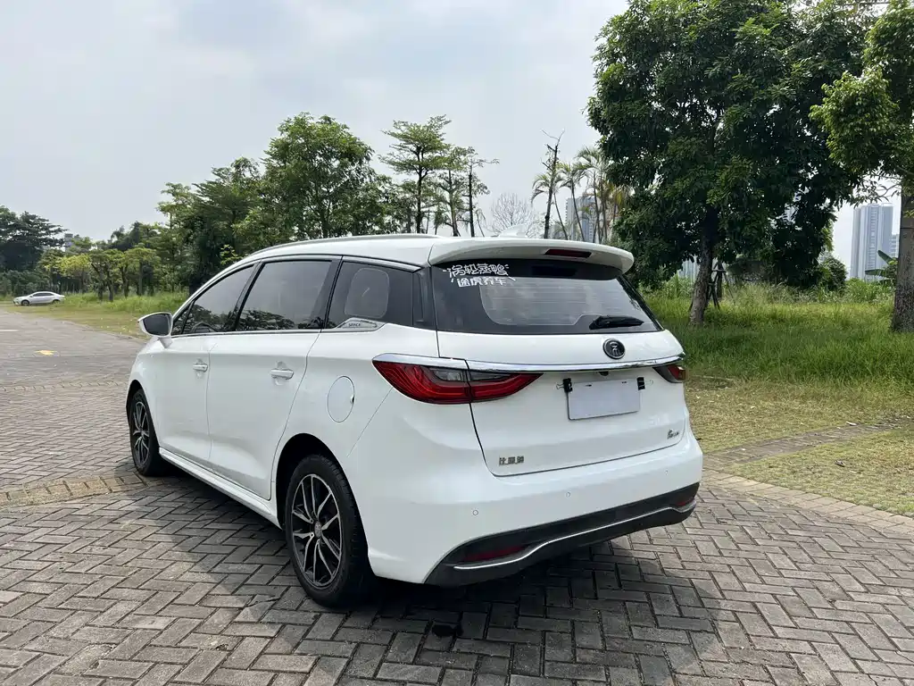 BYD MAX — миниатюра 13