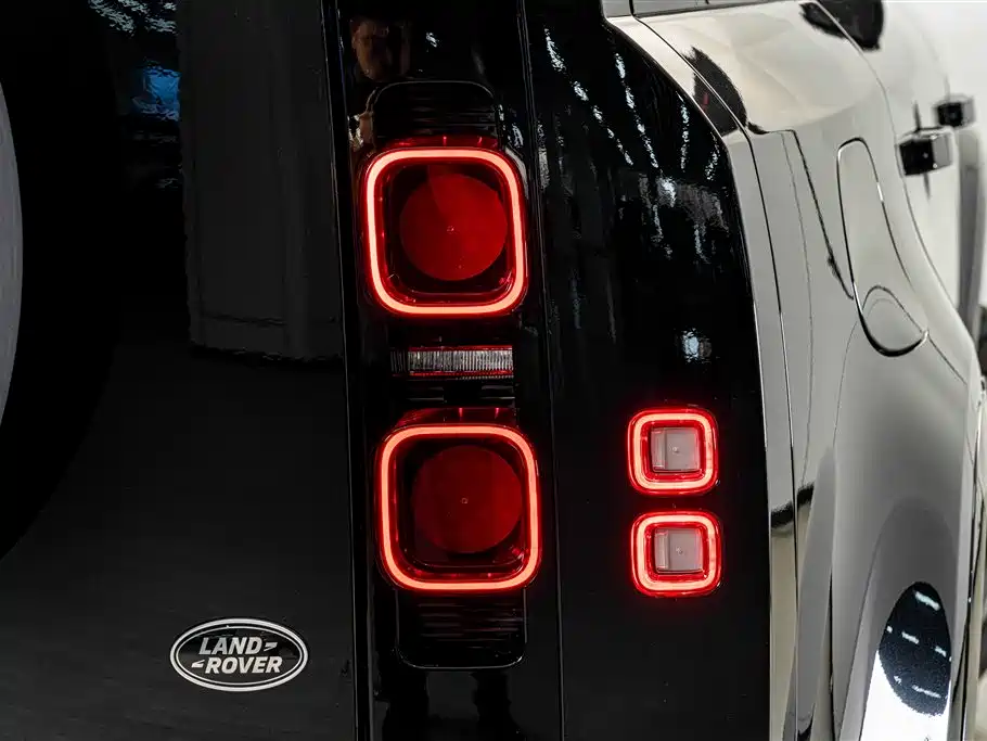 Land Rover Defender — миниатюра 8