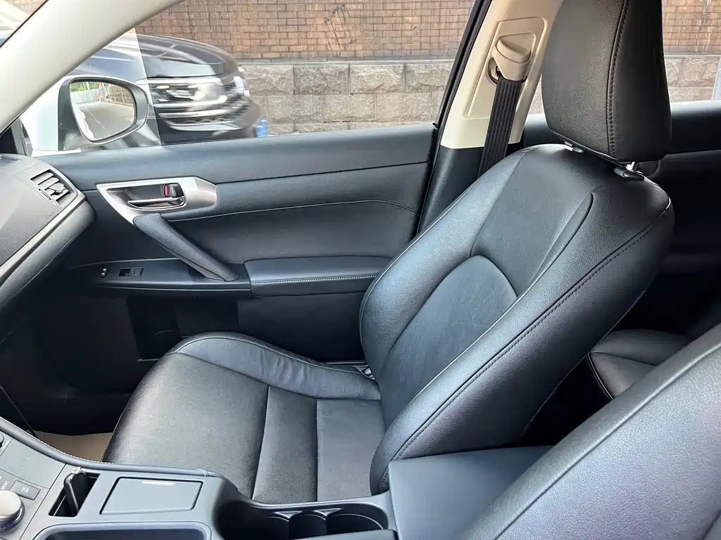 Lexus CT — миниатюра 8