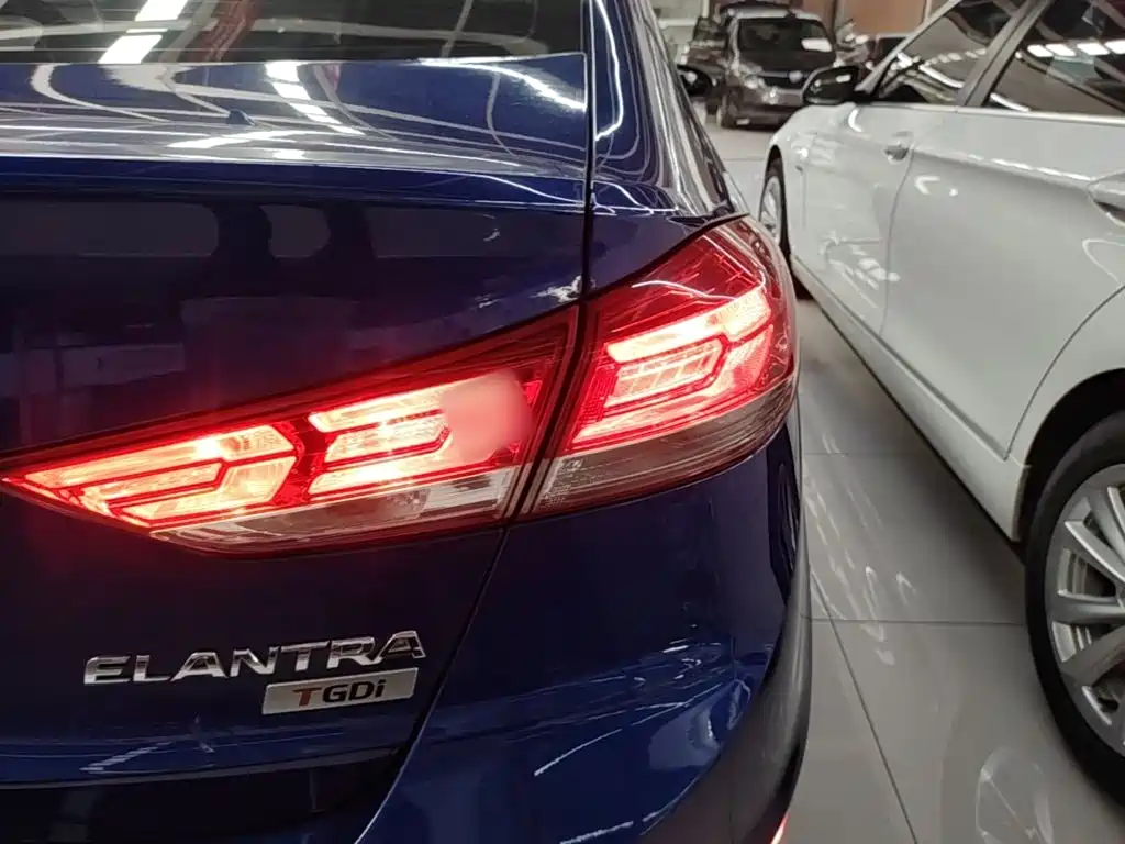 Hyundai Elantra — миниатюра 8