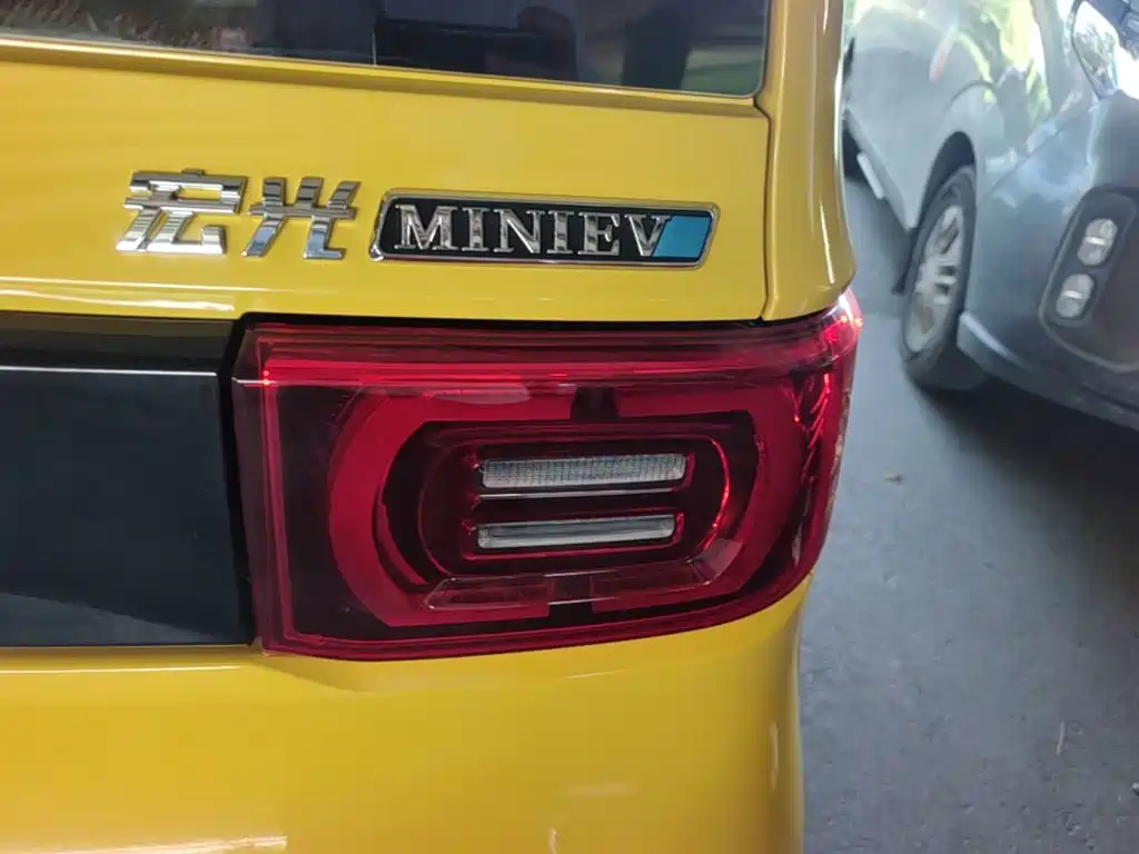 Wuling MINIEV — миниатюра 8