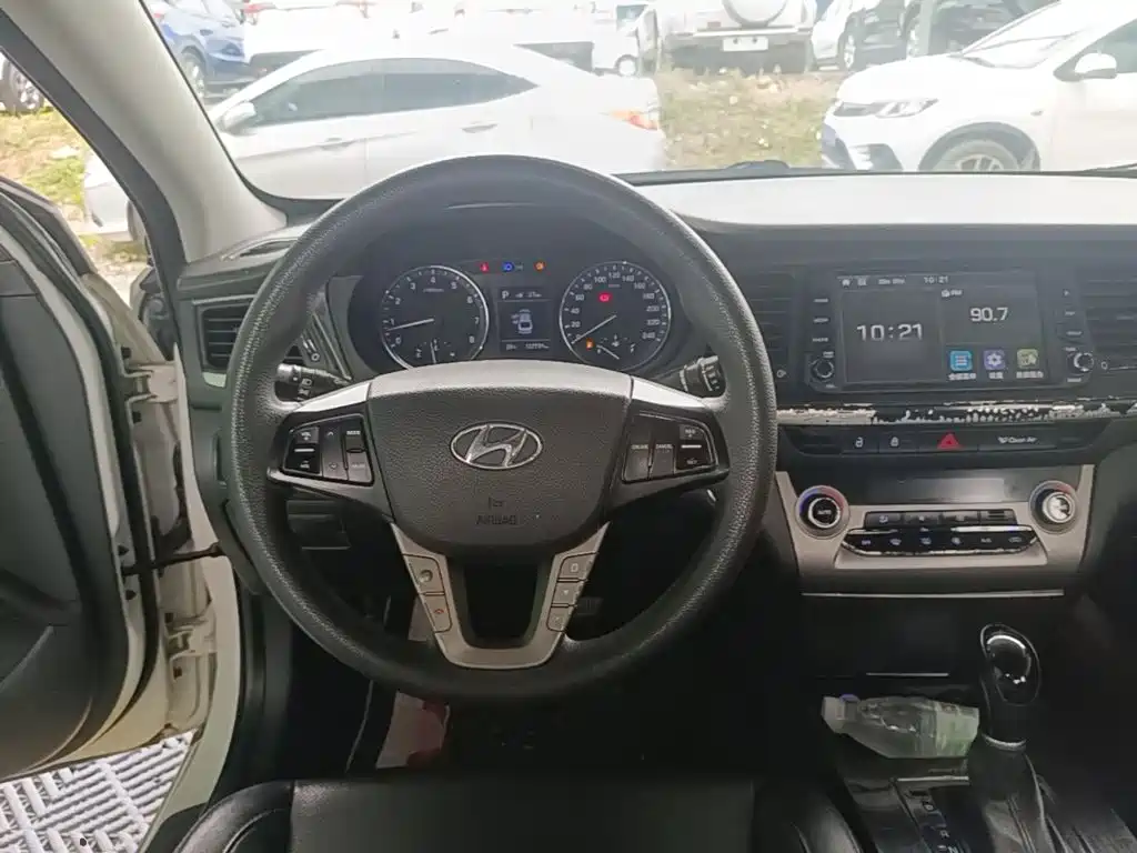 Hyundai Mistra — миниатюра 10