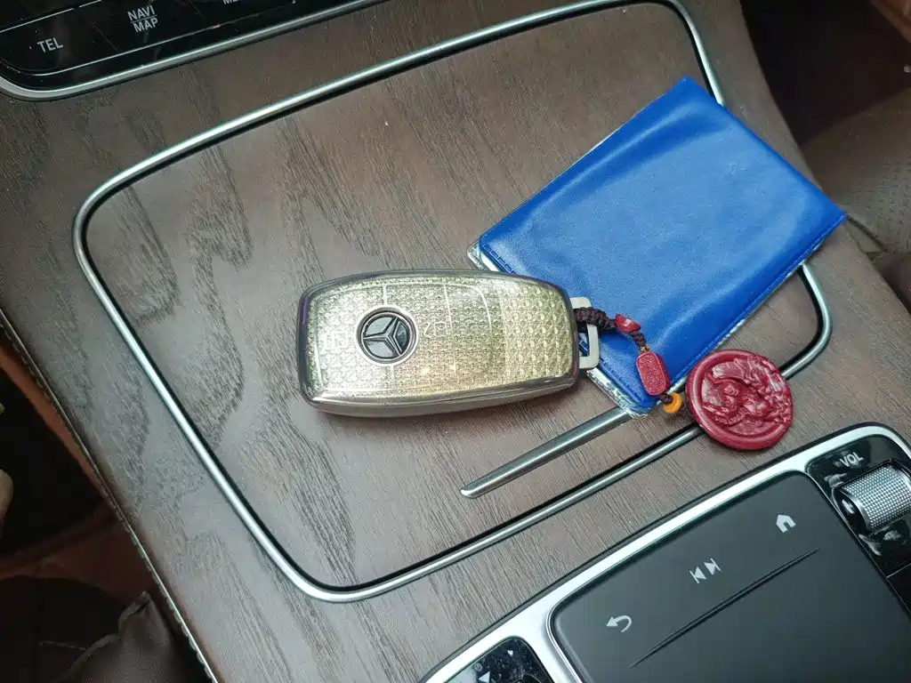 Mercedes-Benz E-Class — миниатюра 12