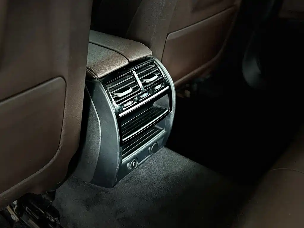 BMW 5 Series — миниатюра 14