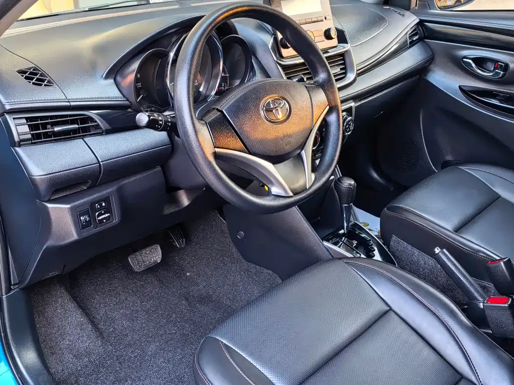 Toyota Yaris L - фото 7