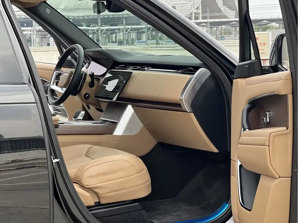 Land Rover Range Rover 2024 3.0 L6 400PS Long Wheelbase