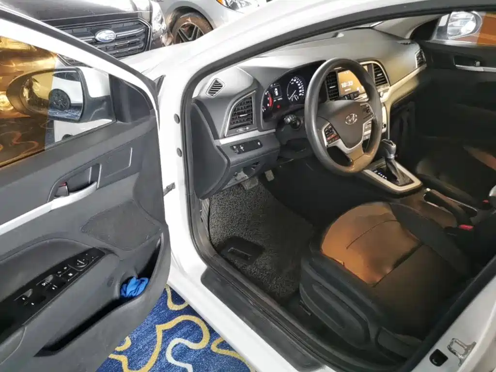 Hyundai Elantra — миниатюра 16