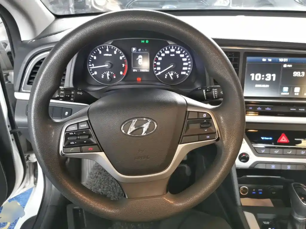 Hyundai Elantra — миниатюра 11