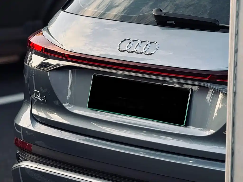 AUDI Q4 E TRON