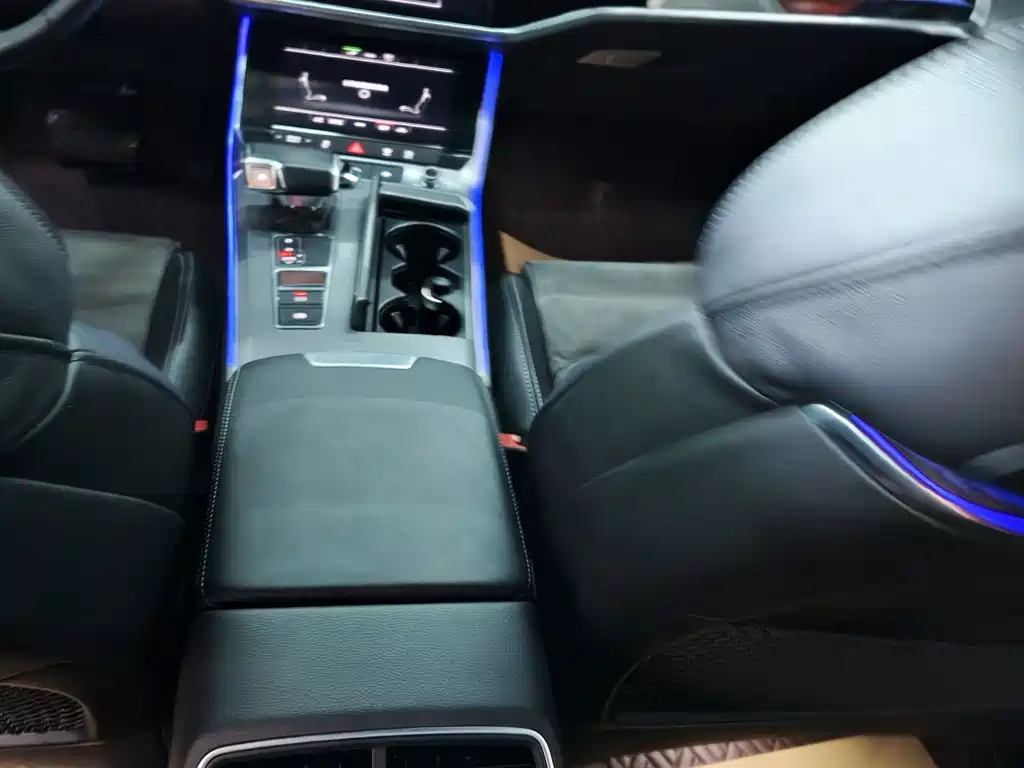 Audi A6L New Energy — миниатюра 14