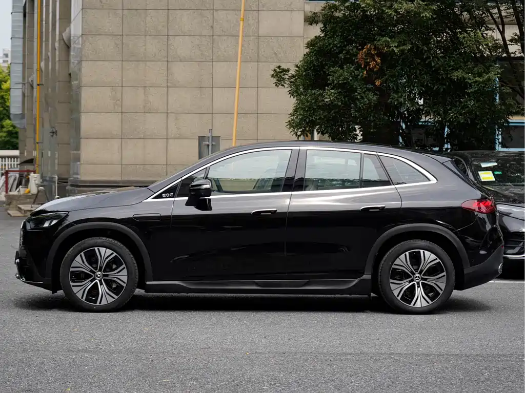 Mercedes-Benz EQE SUV — миниатюра 3