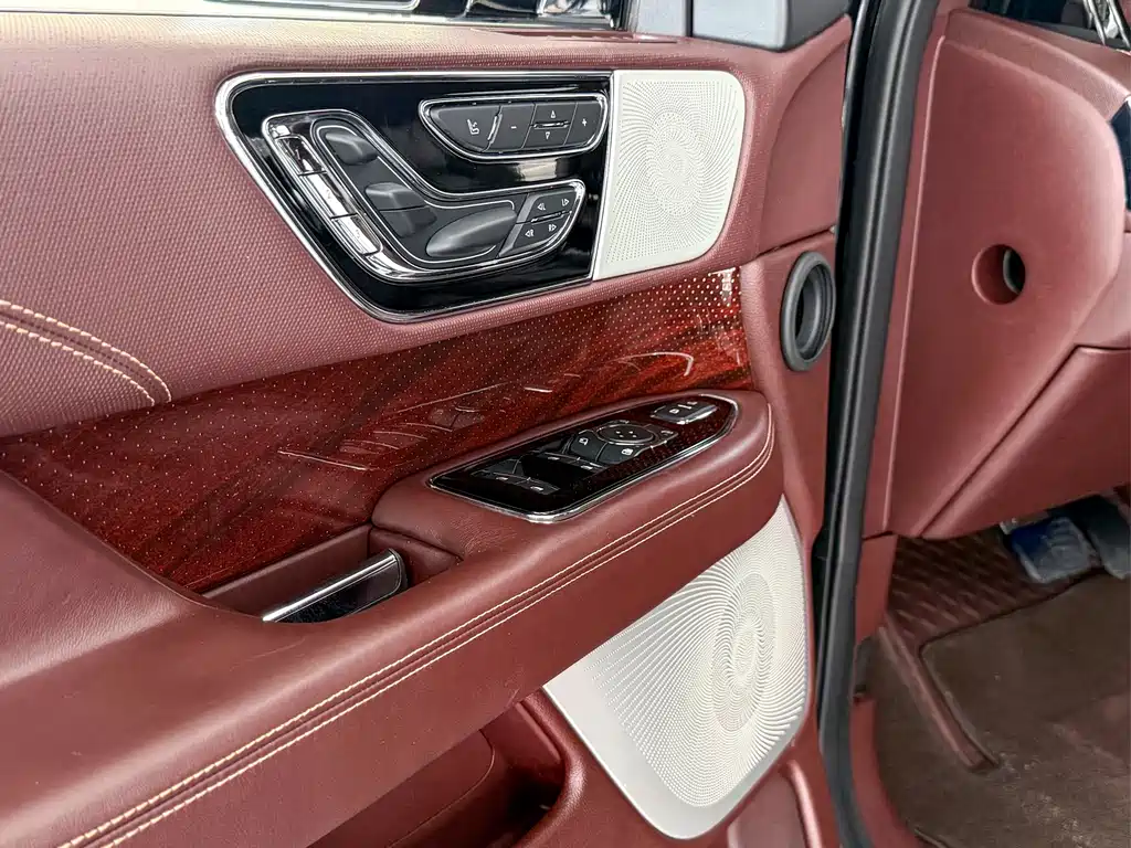 Lincoln Navigator — миниатюра 17