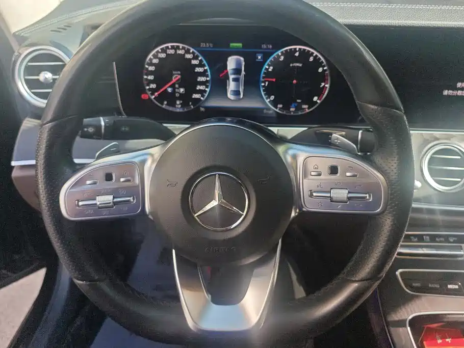 Mercedes-Benz E-Class — миниатюра 15