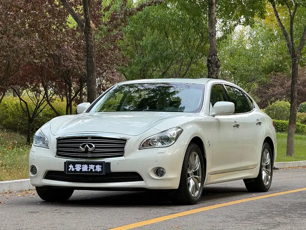 Infiniti Q70