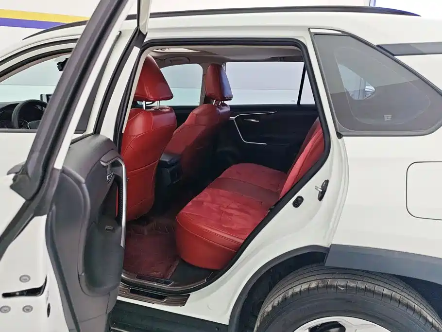 Toyota RAV4 — миниатюра 11