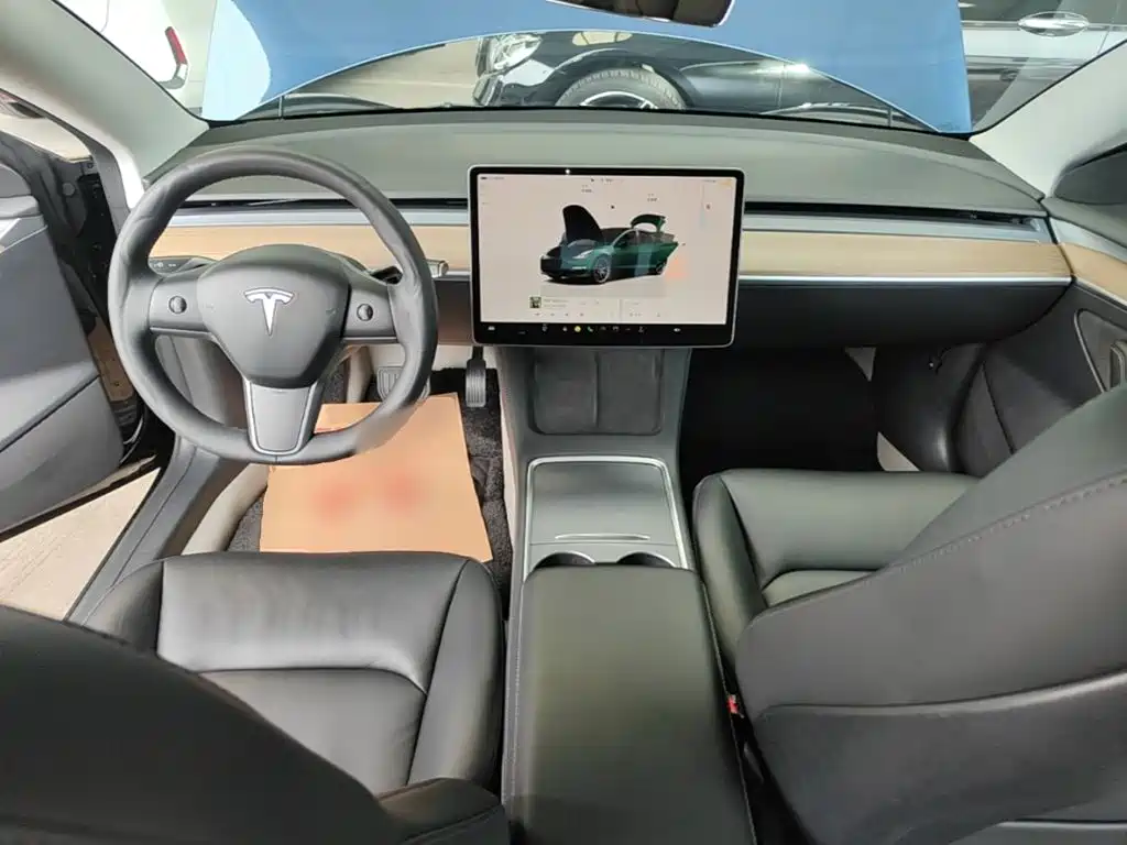 Tesla Model 3 — миниатюра 10