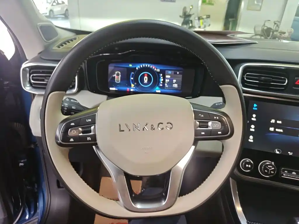 Lynk & Co 01 — миниатюра 11