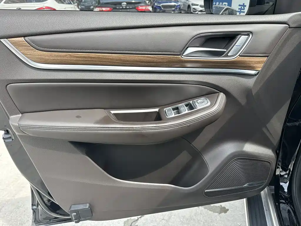 Roewe RX8 — миниатюра 11