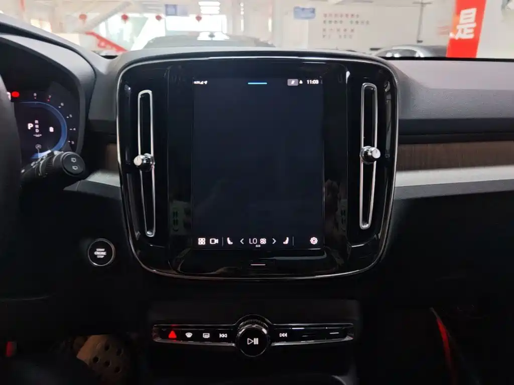 Volvo XC40 — миниатюра 13