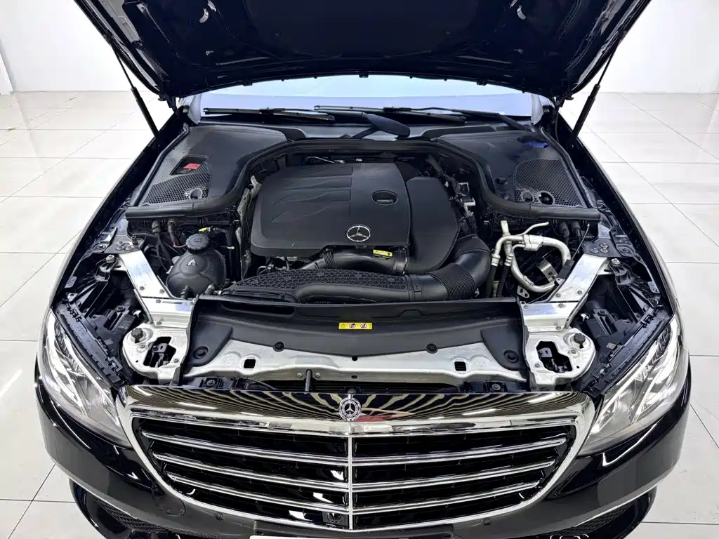 Mercedes-Benz E-Class — миниатюра 20