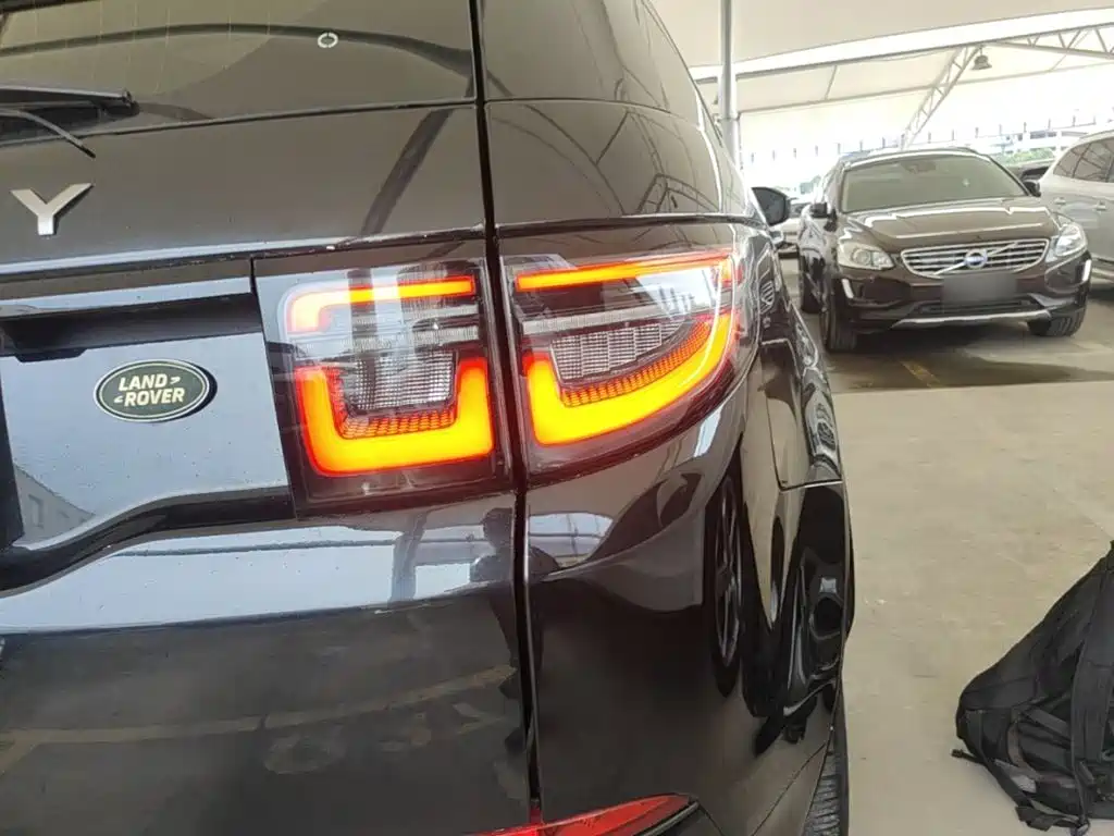 Land Rover Discovery Sport — миниатюра 8