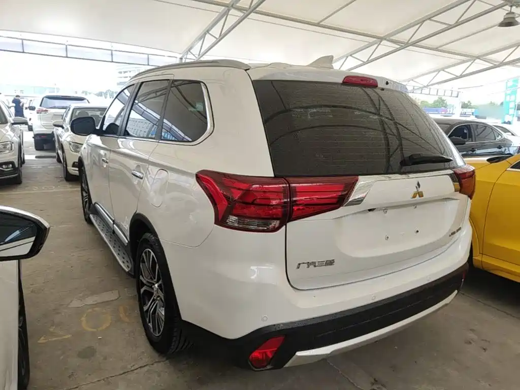 Mitsubishi Outlander — миниатюра 5