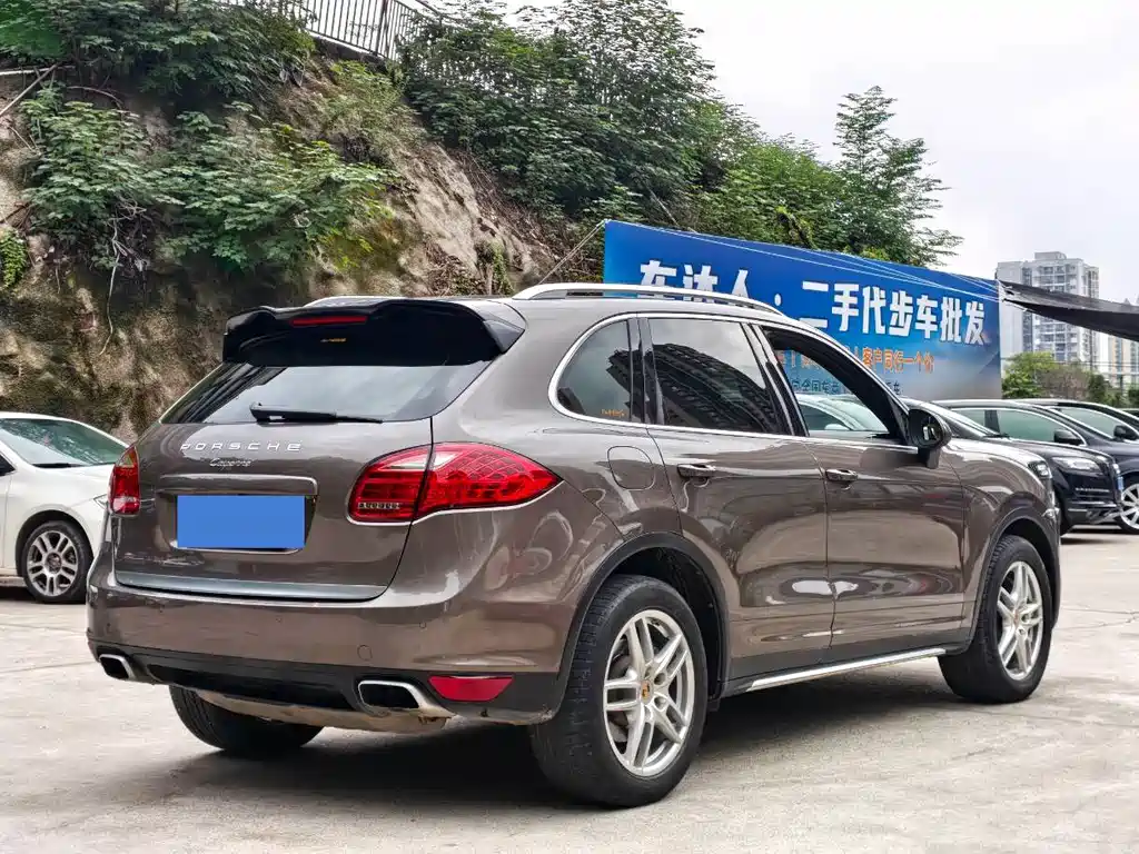 Porsche Cayenne — миниатюра 4