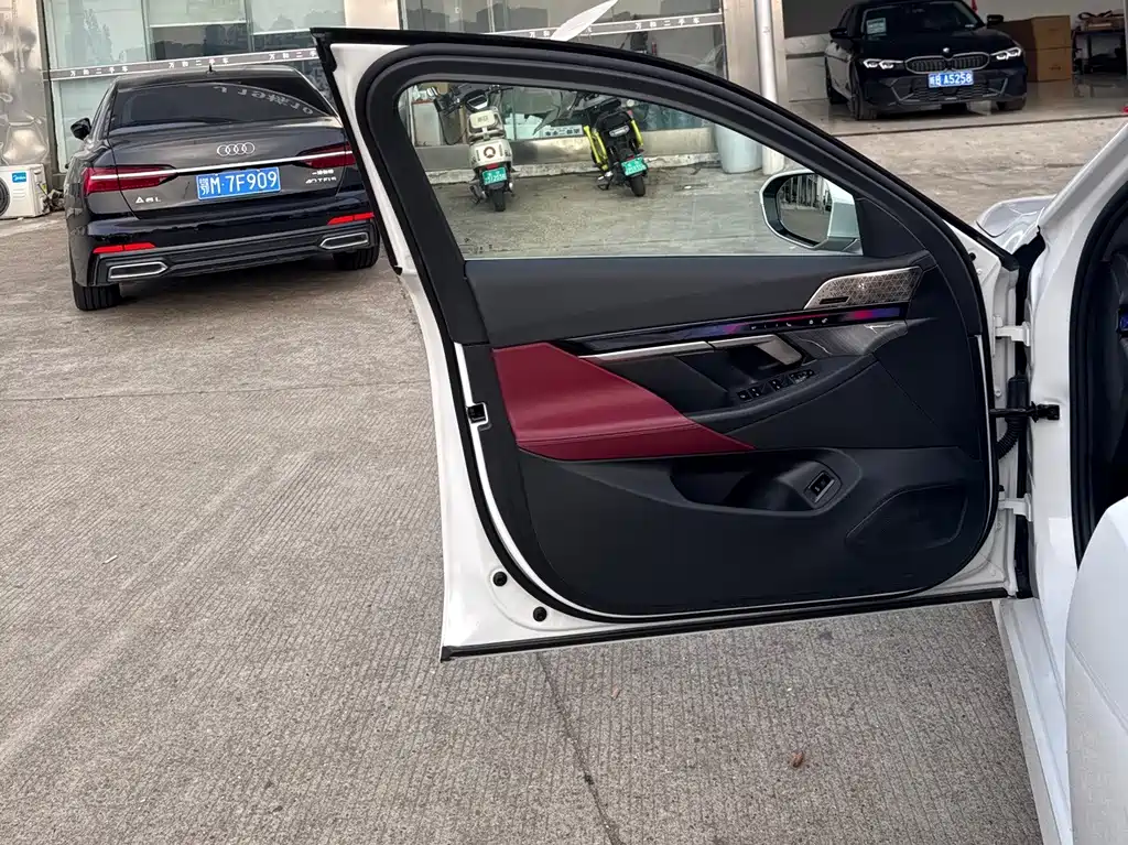 BMW 5 Series — миниатюра 8