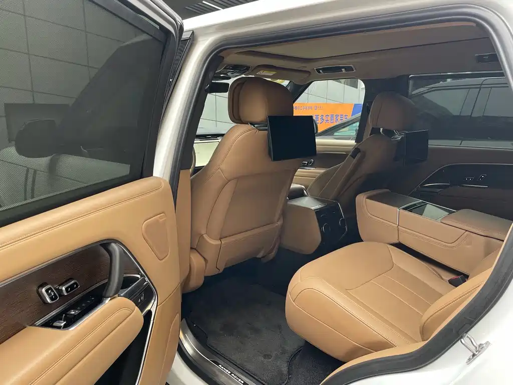 Land Rover Range Rover 2024 3.0 L6 400PS Long Wheelbase