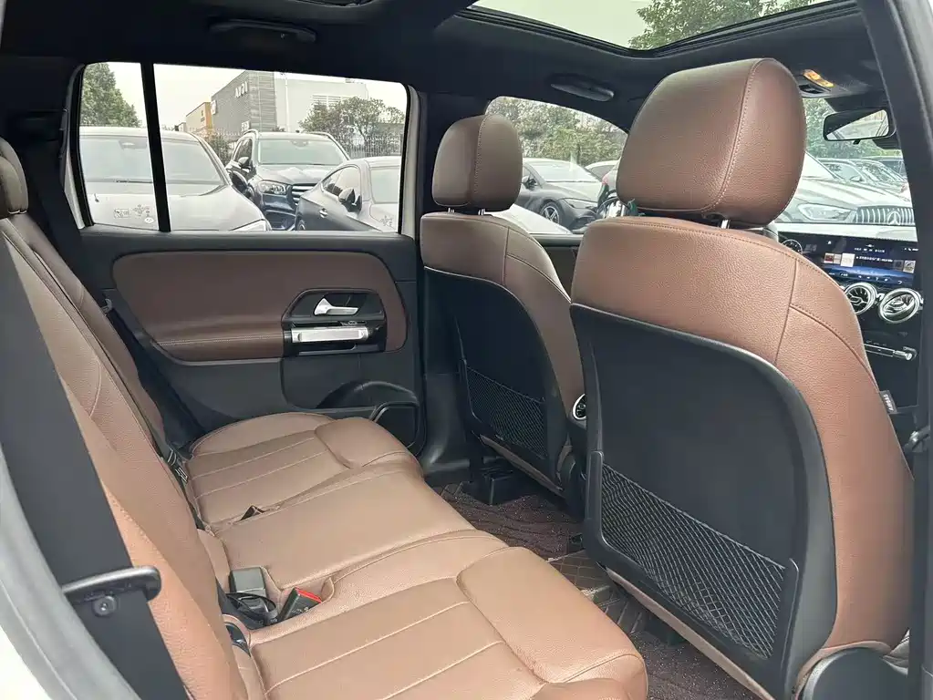 Mercedes-Benz GLB — миниатюра 13