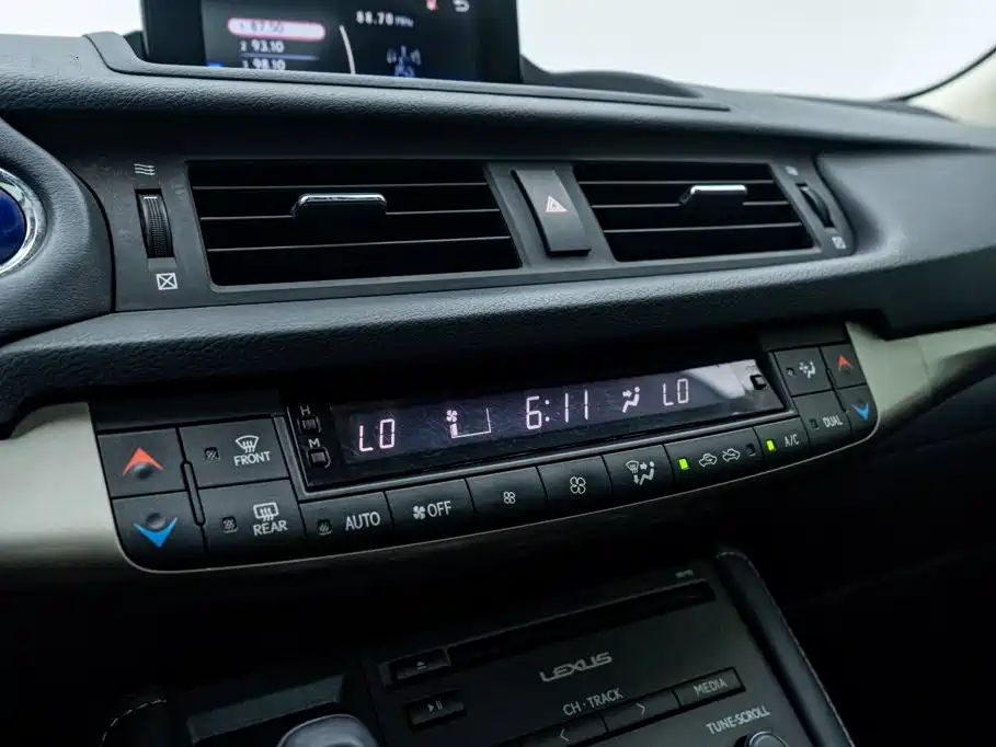 Lexus CT — миниатюра 20