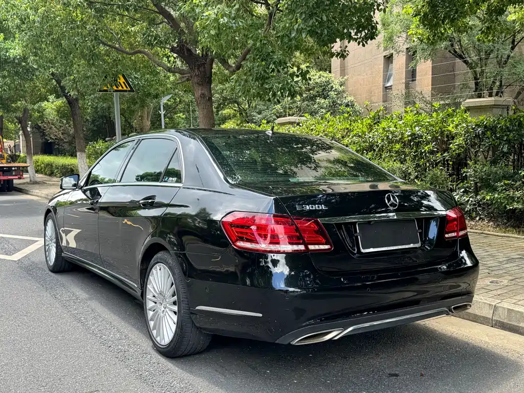 Mercedes-Benz E-Class — миниатюра 4