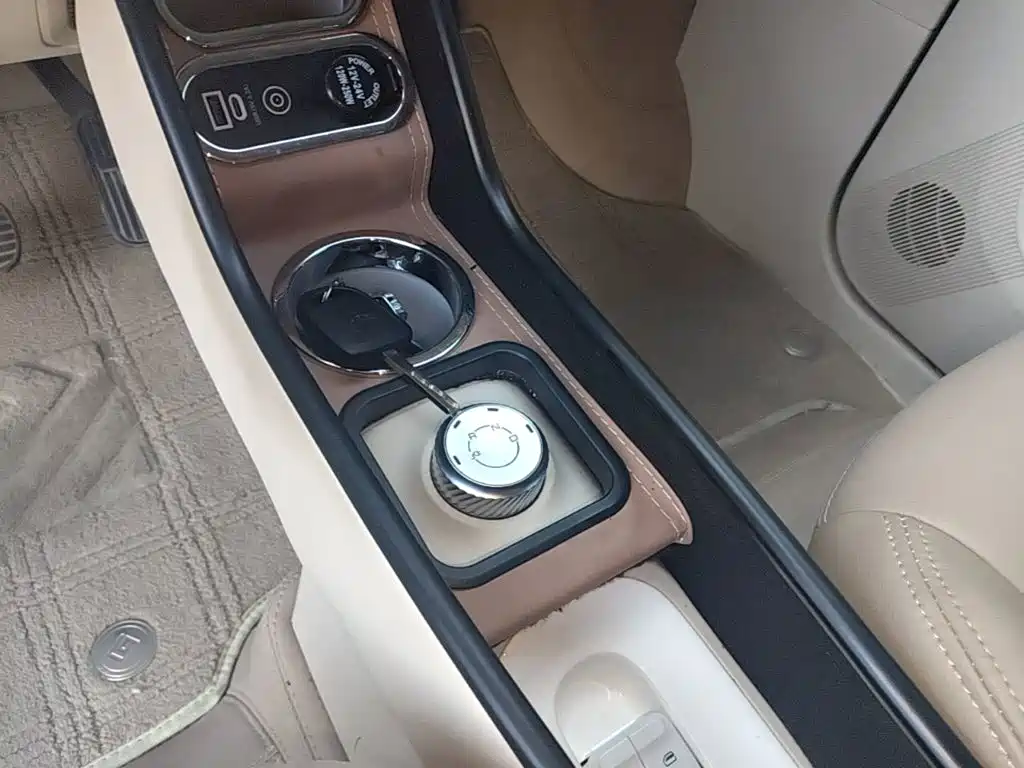 Wuling MINIEV — миниатюра 6