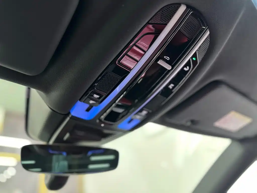 Porsche Cayenne — миниатюра 18