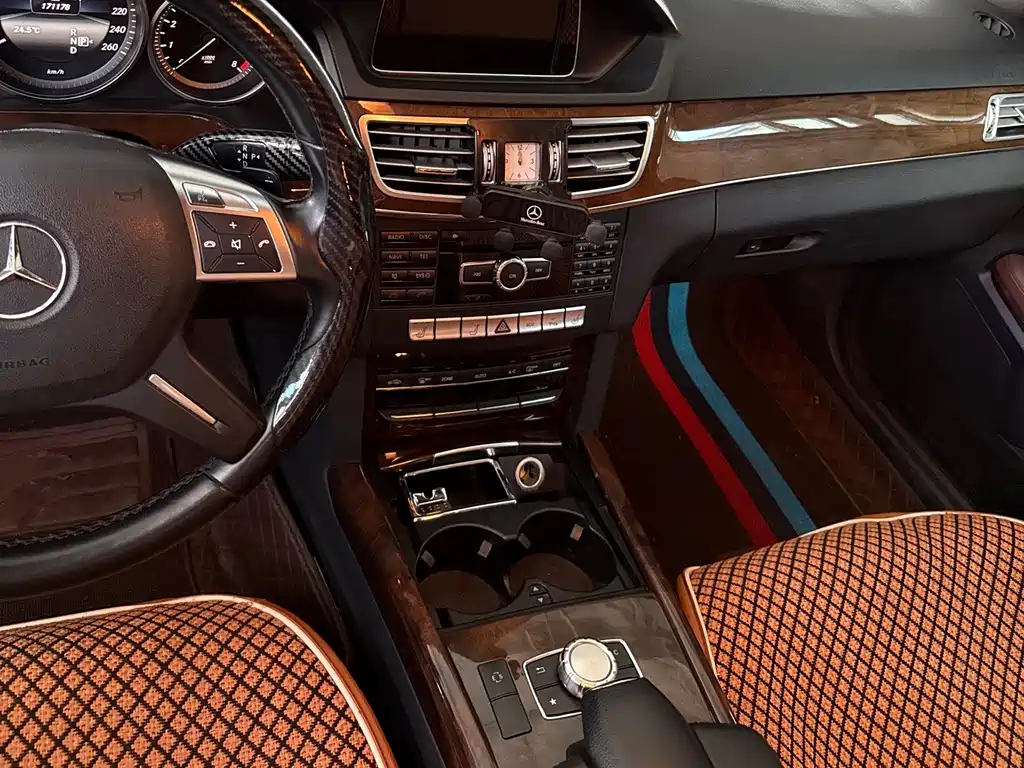 Mercedes-Benz E-Class — миниатюра 11