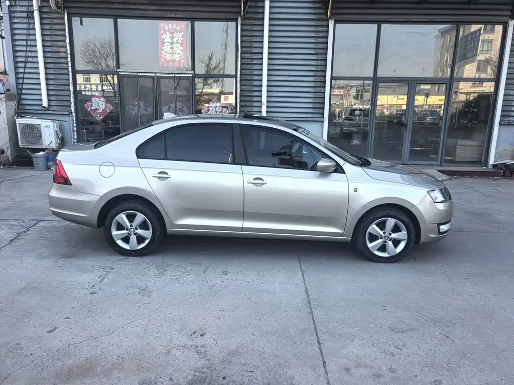Skoda Rapid — миниатюра 8