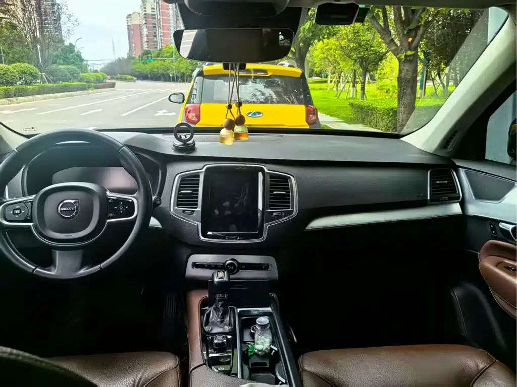 Volvo XC90 — миниатюра 2